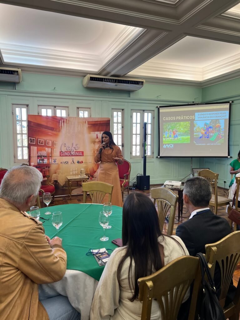 2024.08.30 - Eliza Novaes palestra para síndicos no 3º Café Condominial